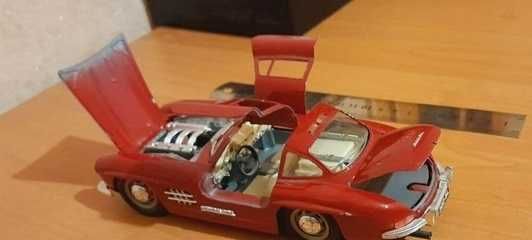 MERCEDES-BENZ 300 SL (1954) (червоний з сріблястим, 1:24)