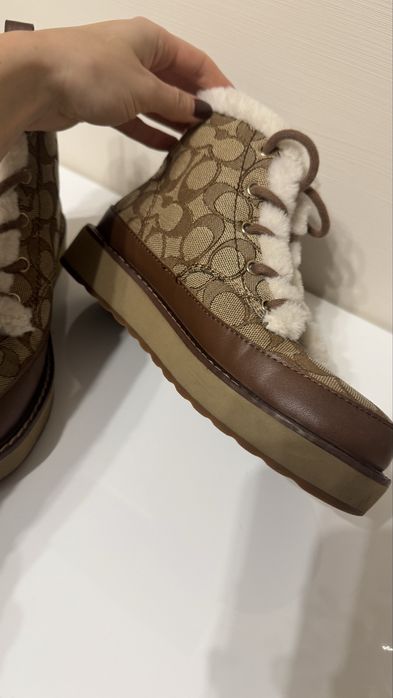 Зимові черевики coach