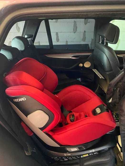 Автокрісло RECARO Salia (Select Garnet Red)