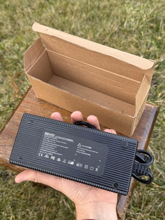 Nowa Ładowarka Exway Atlas 200W do deskorolki elektrycznej AC 51V 4A