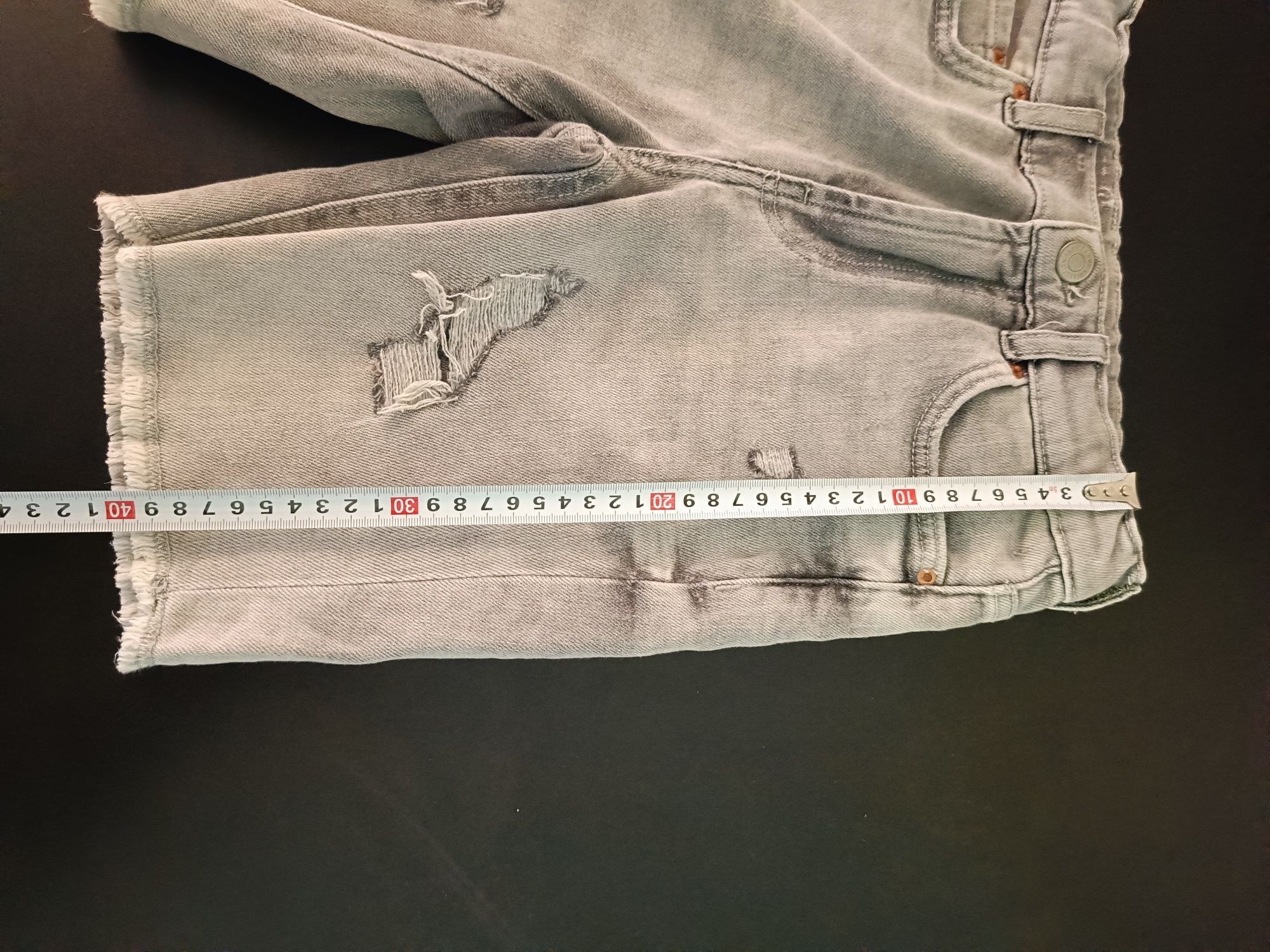 Spodenki z przetarciami Zara 134