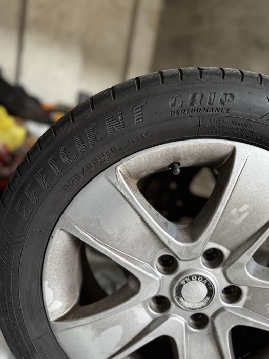 Шини 205/55 r16 диски skoda 5x112 r16