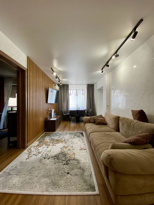 Продам 5 ком. с АО 5 мкрн.