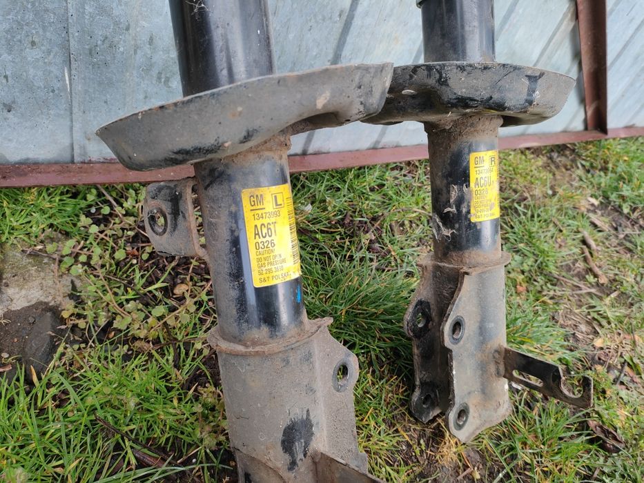 Amortyzatory przód Opel Zafira c