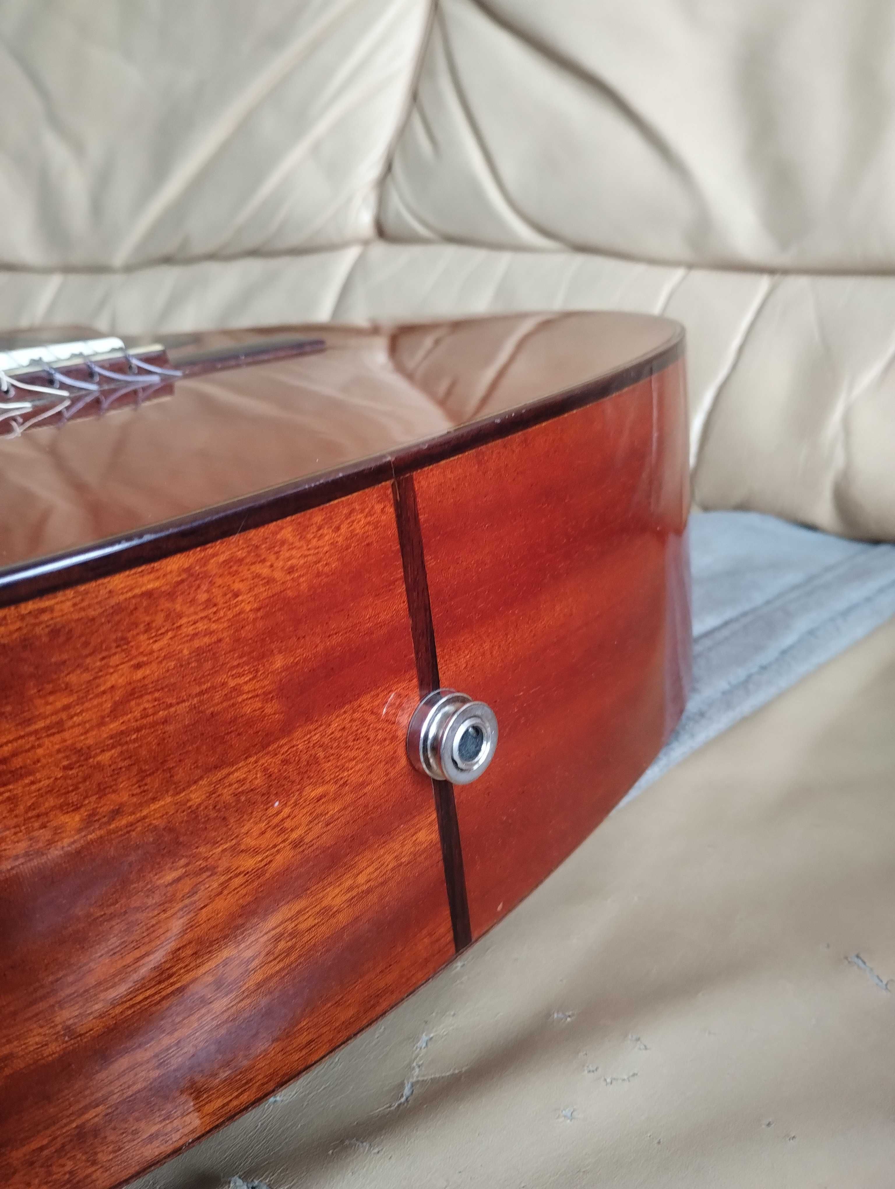 Gitara klasyczna Aria.