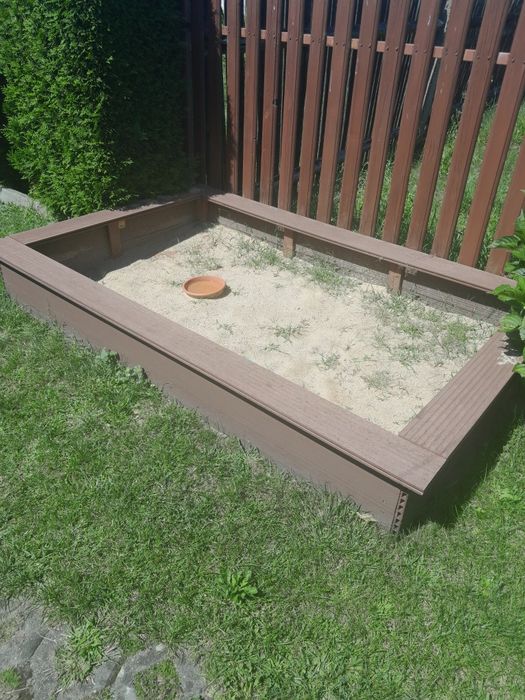 Piaskownica ogrodowa.