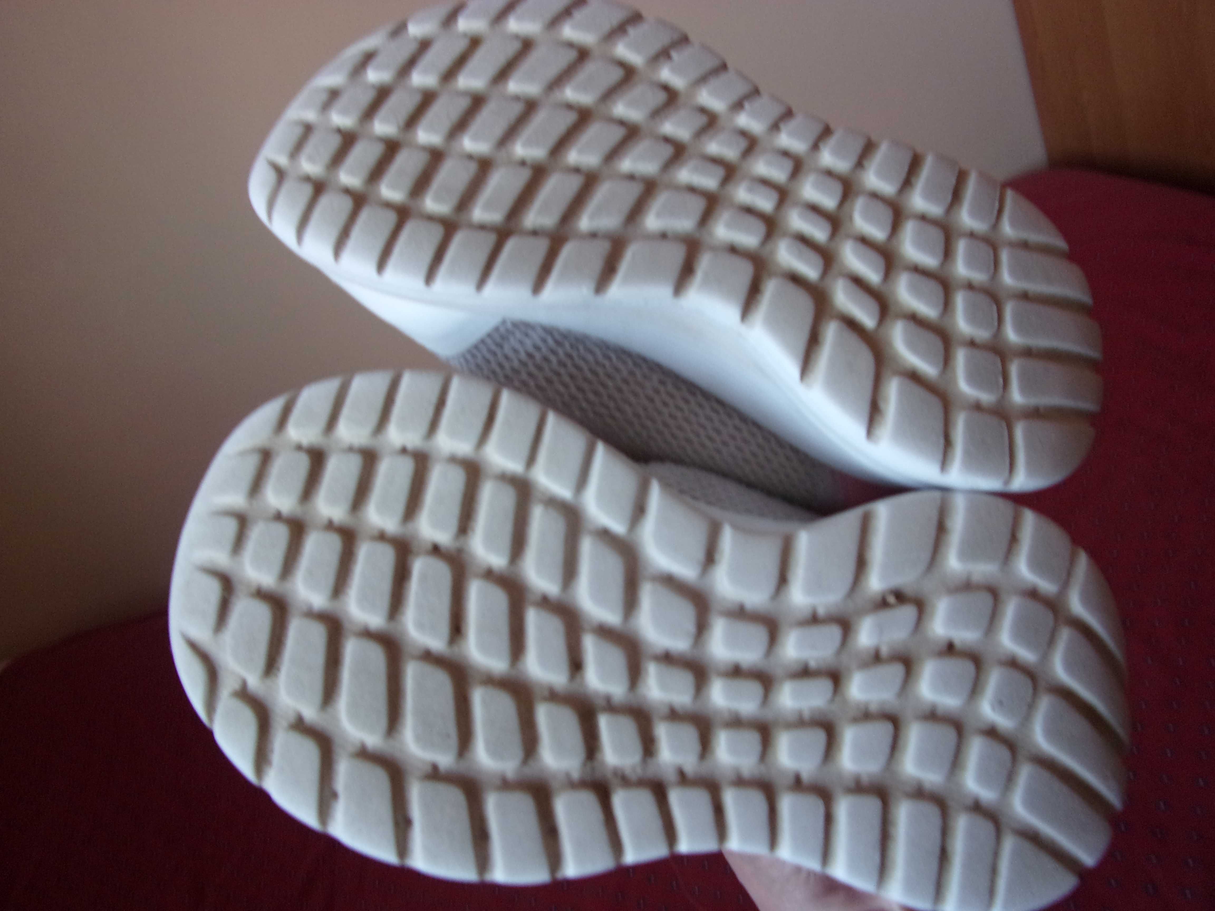 Lekkie buty sportowe dziewczynka 24 Adidas