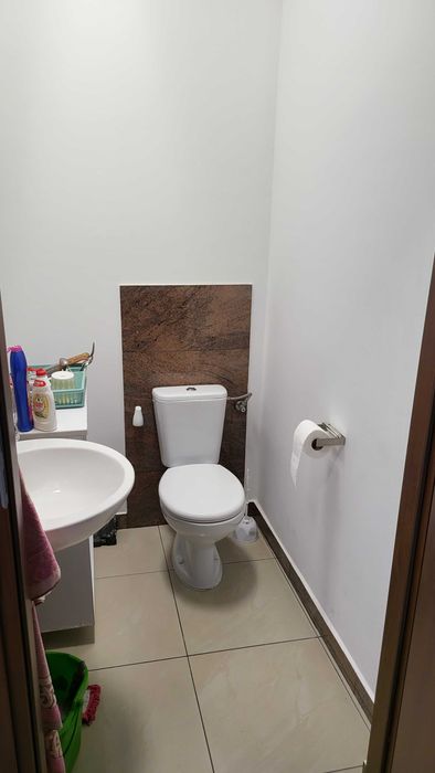 Wynajmę 38 m2 , -  899 zł. , Własne WC ,I piętro , ul. Krakowska 7