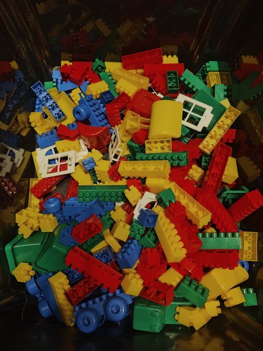 Klocki plastikowe klasyczne  270 szt używane