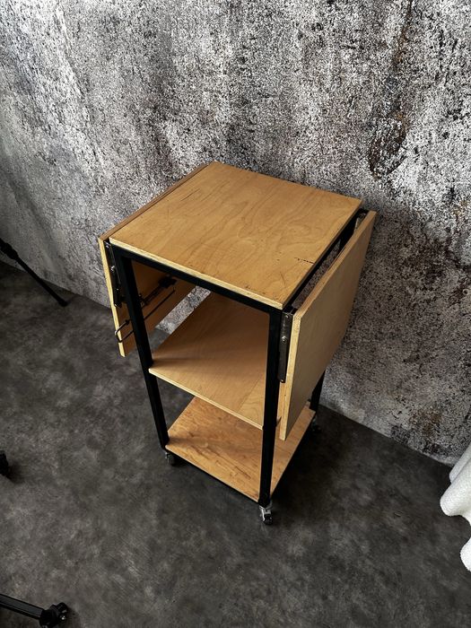 Mebel do skladania odzieży/ wyposażenie sklepu odzieżowego