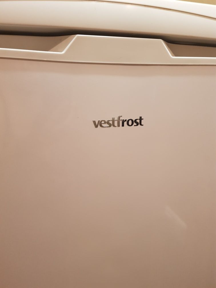 Продаю морозильную камеру vestfrost
