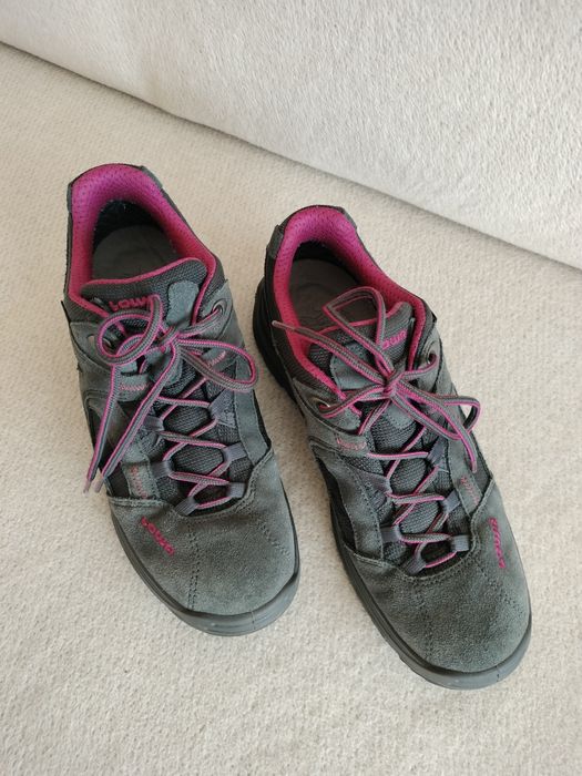 Орегіналні трекінгові ботинки Lowa розмір 40