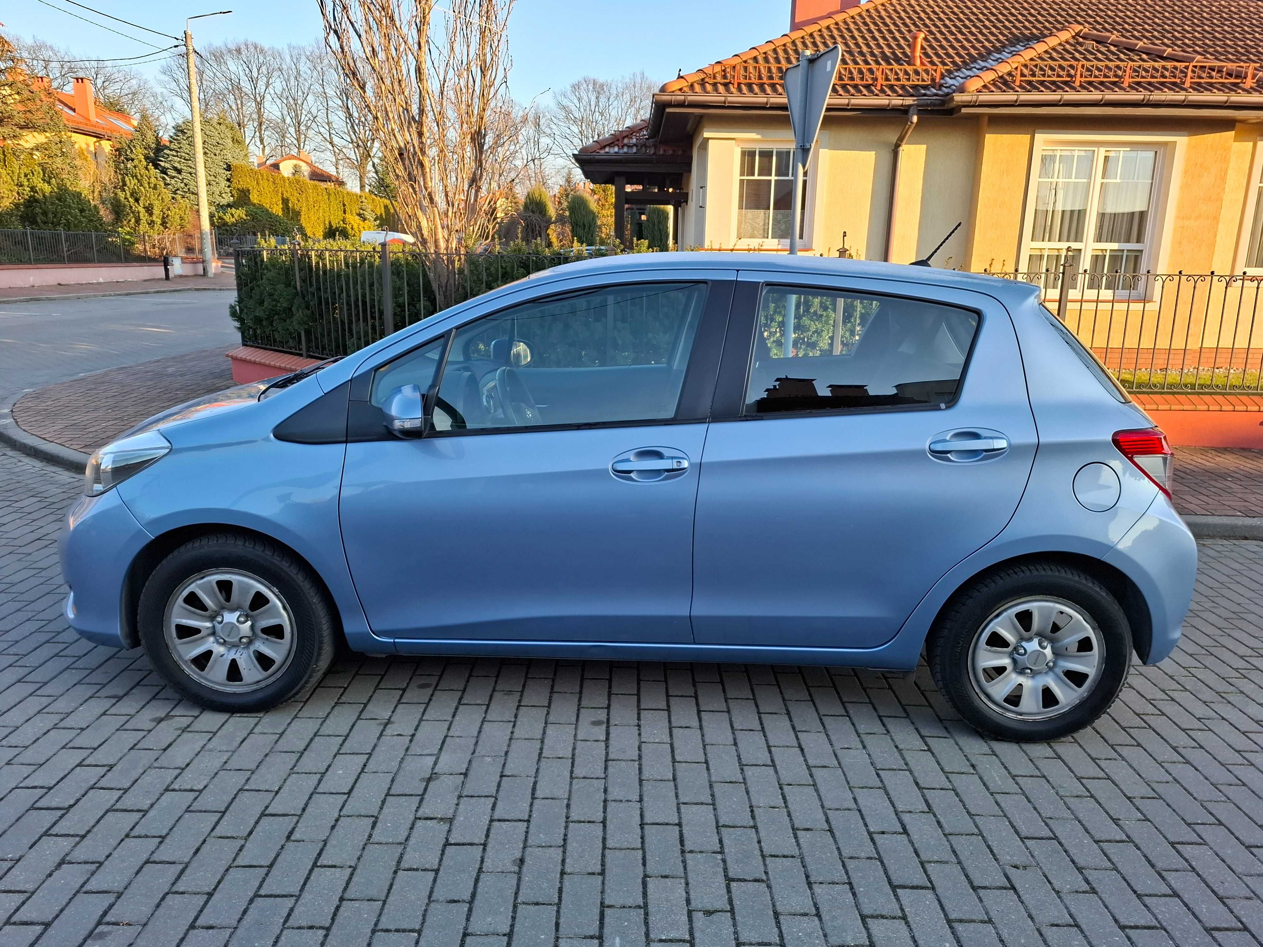Toyota Yaris 1.0vvti 69km klima kamera hak full servis Aso Toyota