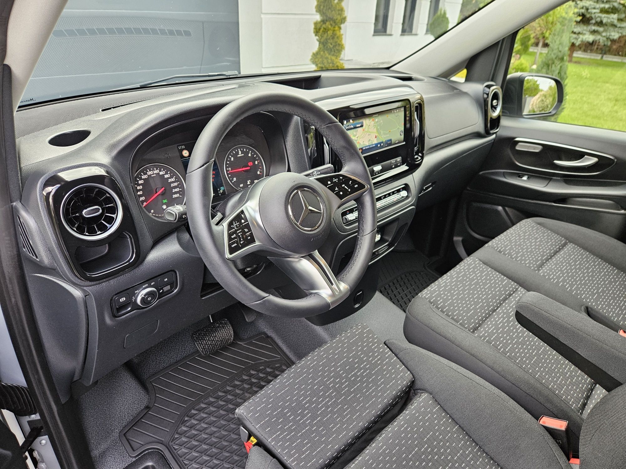 Wynajem wypożyczalnia busa 9 osobowy Mercedes Vito