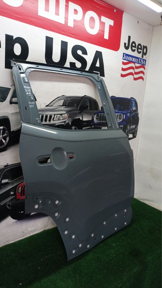 Двері Jeep Renegade задні праві кузовні деталі шрот запчасти
