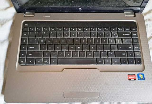Uszkodzony laptop HP G62 na części wizualnie stan idealny