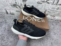 Кроссовки Adidas Ultraboost Розмір 42 / Original Взуття