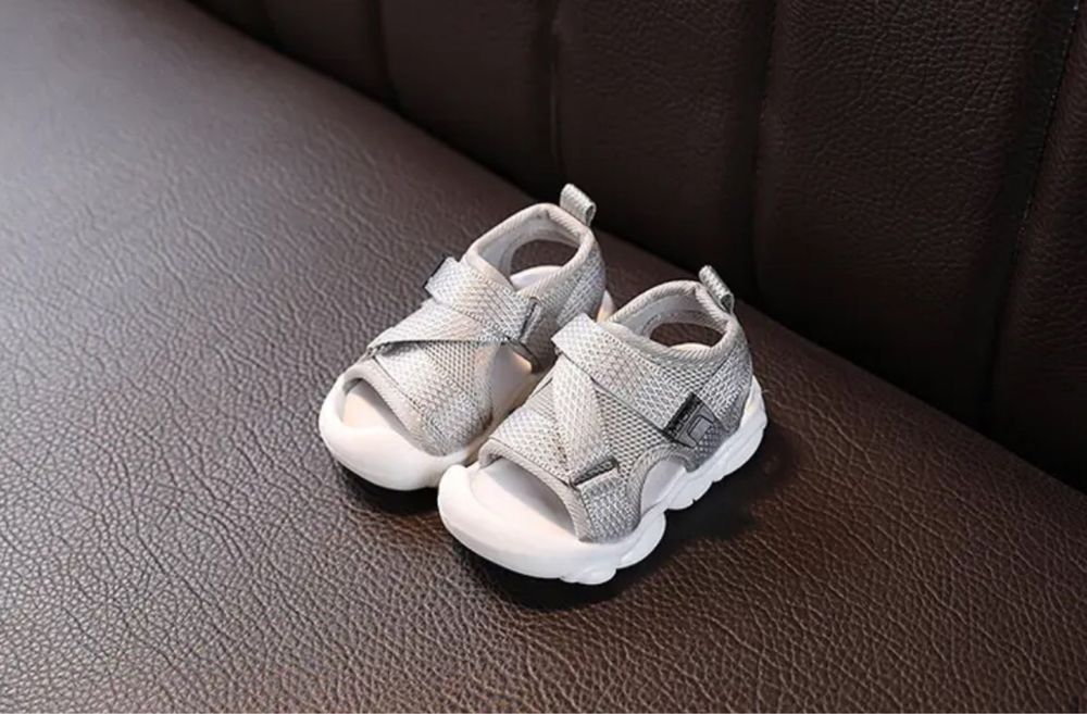 Новые детские сандали 17 размер