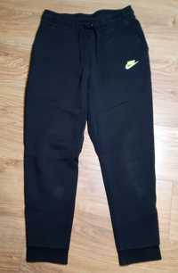 Spodnie Dresowe Nike XL 158-170cm Czarne