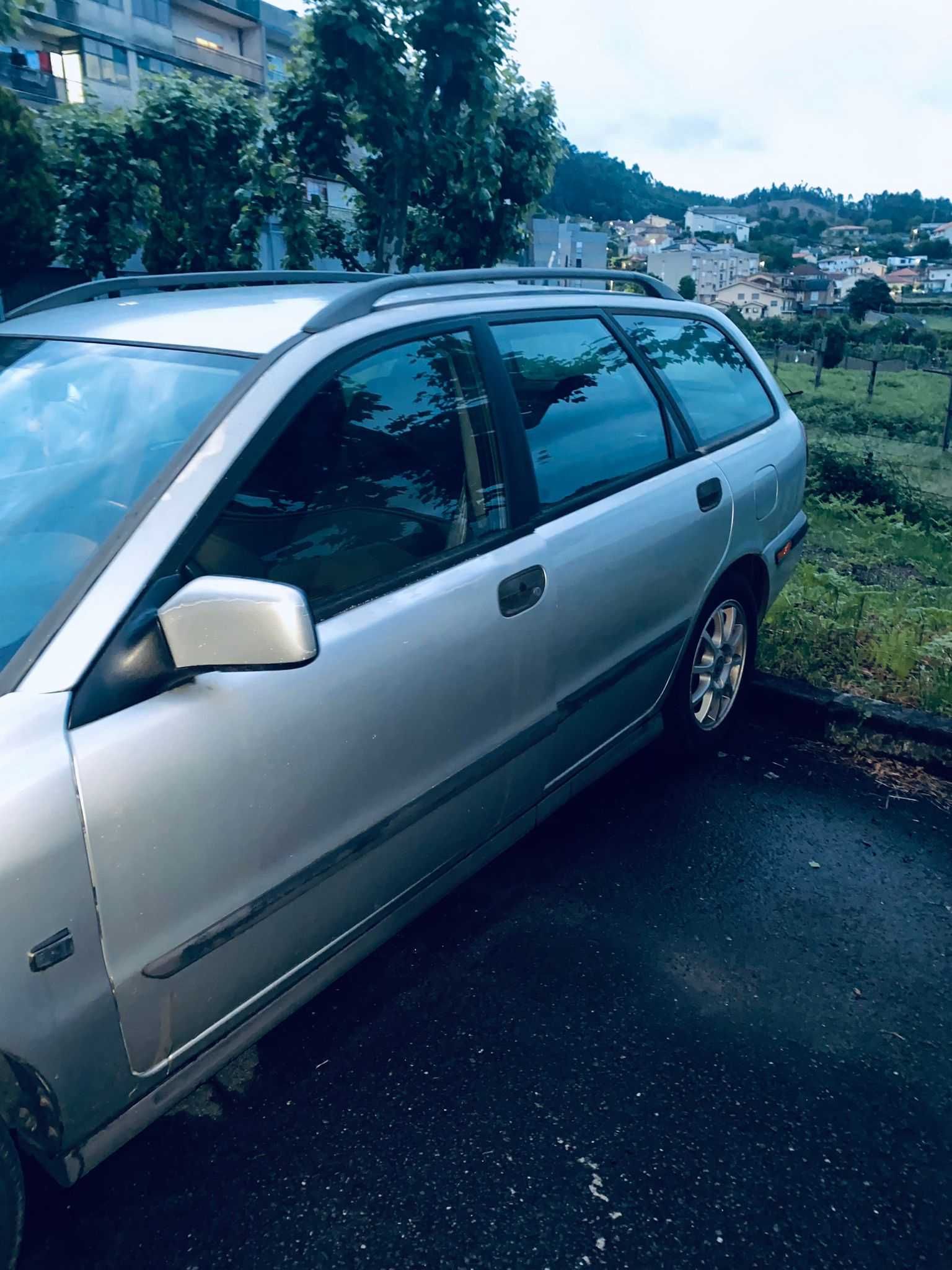 Carro  Volvo V40 a diesel