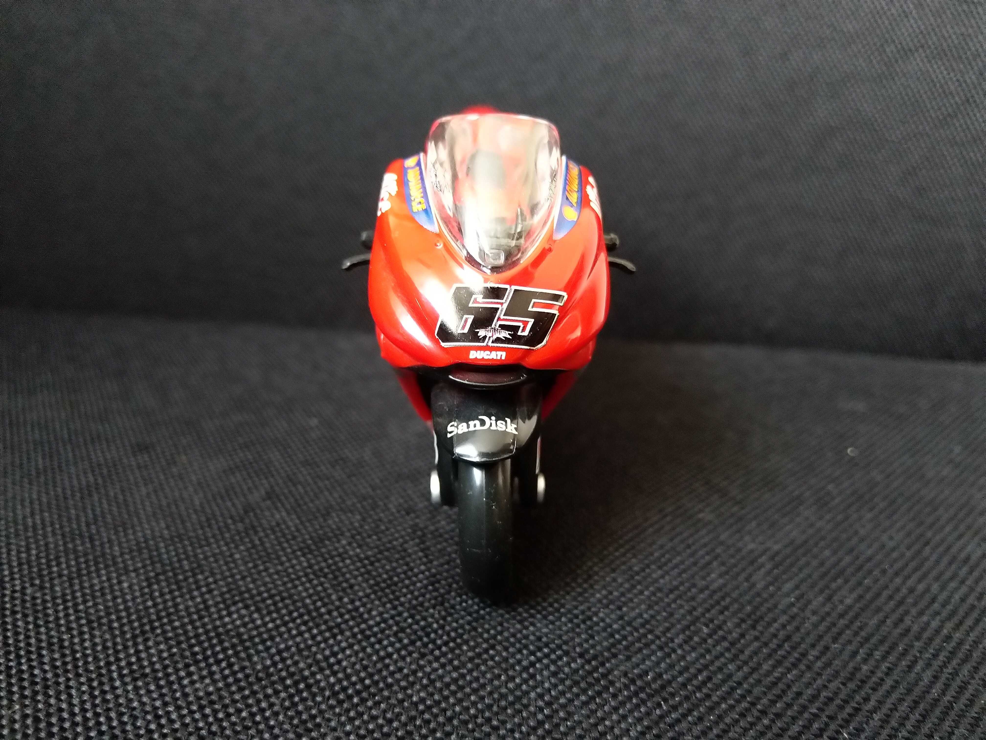 Model motocykla MotoGP Ducati Lorisa Capirossiego #65 '07 skala (1:24)