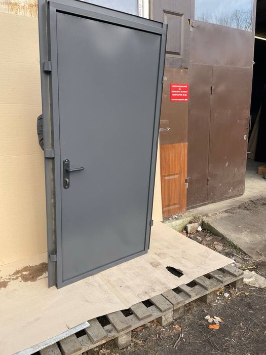 Вхідні двері, двері сталеві з МДФ, двері в підʼїзд гараж Розпродаж