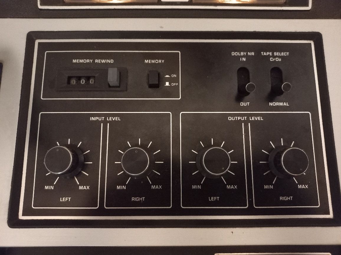 Leitor Technics RS 273 + oferta de cassetes