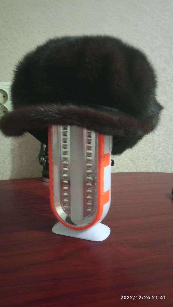 Жіночий норковий кашкет