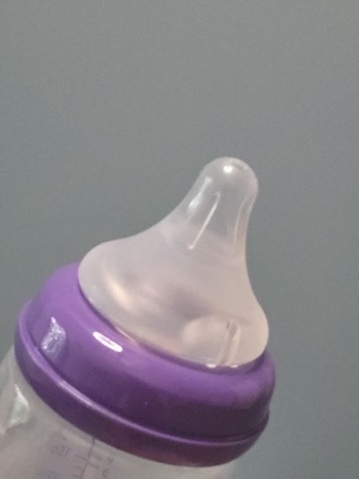 Butelka antykolkowa Medela Calma ze smoczkiem i Lansinoh