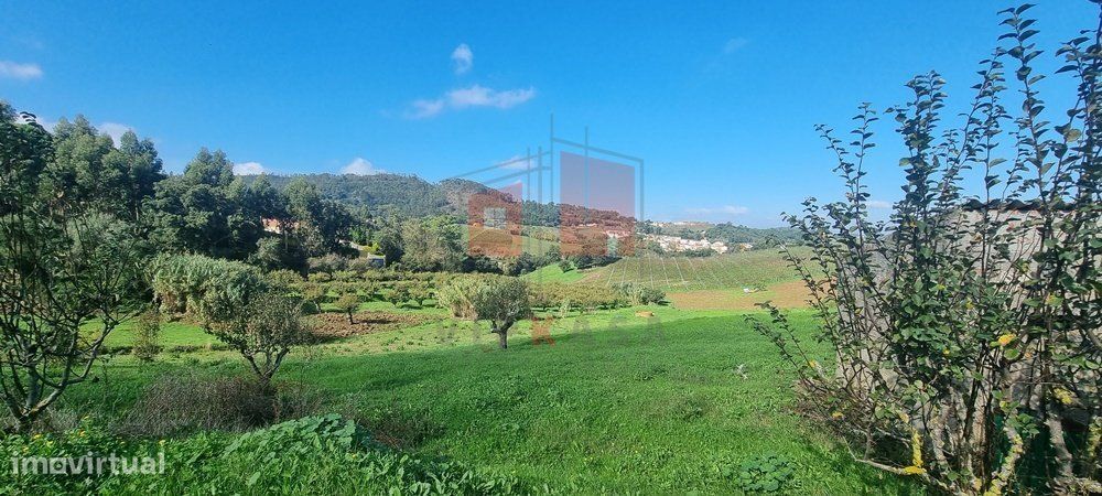 Terreno rústico com viabilidade de construção