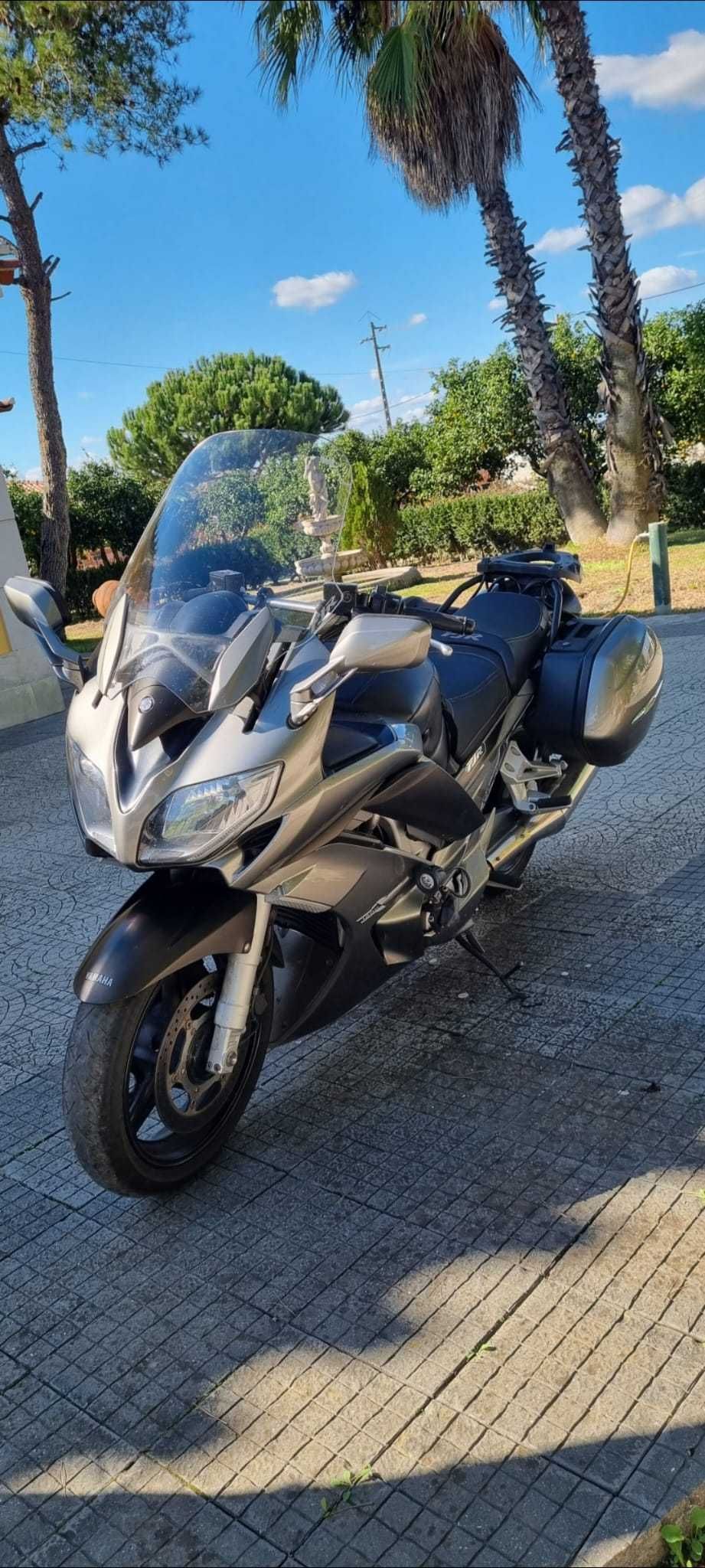 Mota Impecável à espera de novo dono YAMAHA FJR 1300