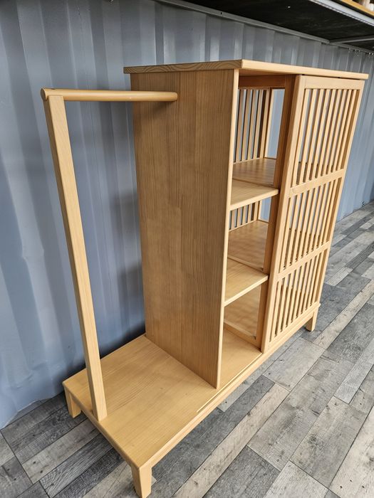 Otwarty regał garderoba przedpokój