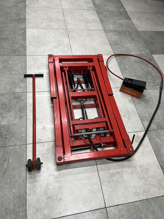 Podnośnik nożycowy , samochodowy mobilny