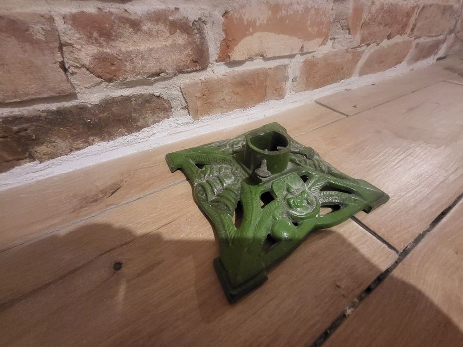 Stary żeliwny stojak pod choinke, stojak choinkowy
