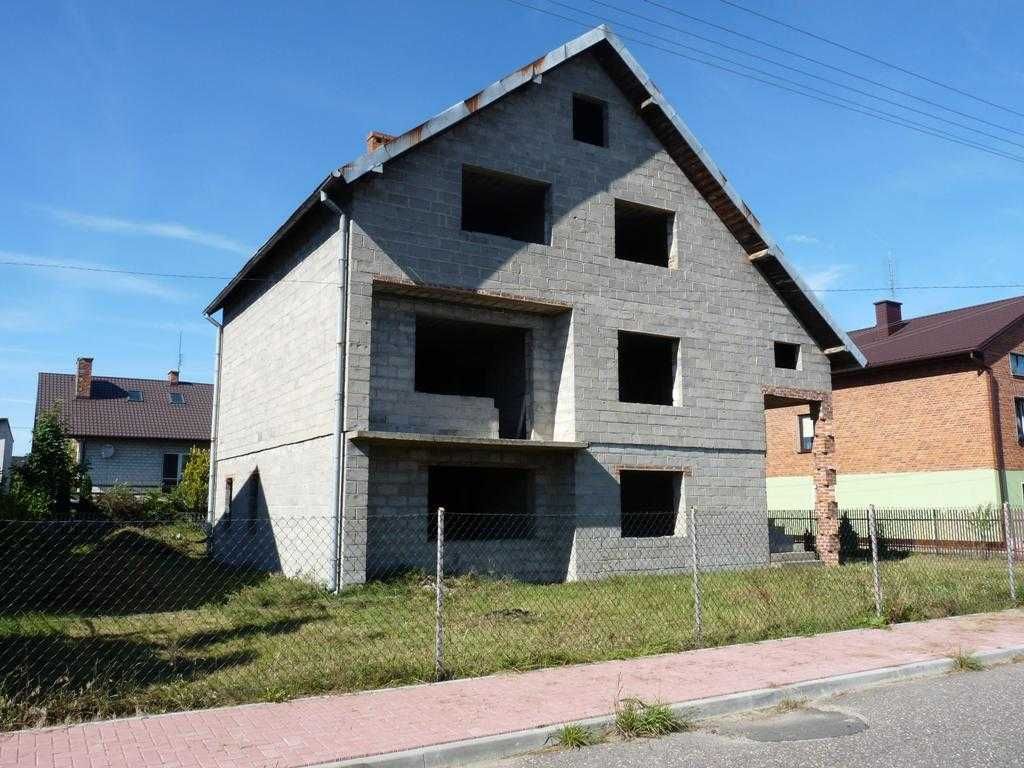 Dom z budynkiem gospodarczym - Rusiec, ul Polna