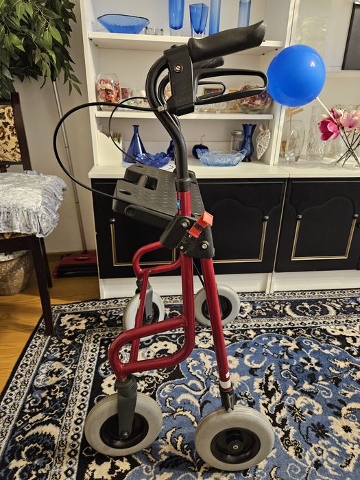 Chodzik balkonik podpórka na kółkach.