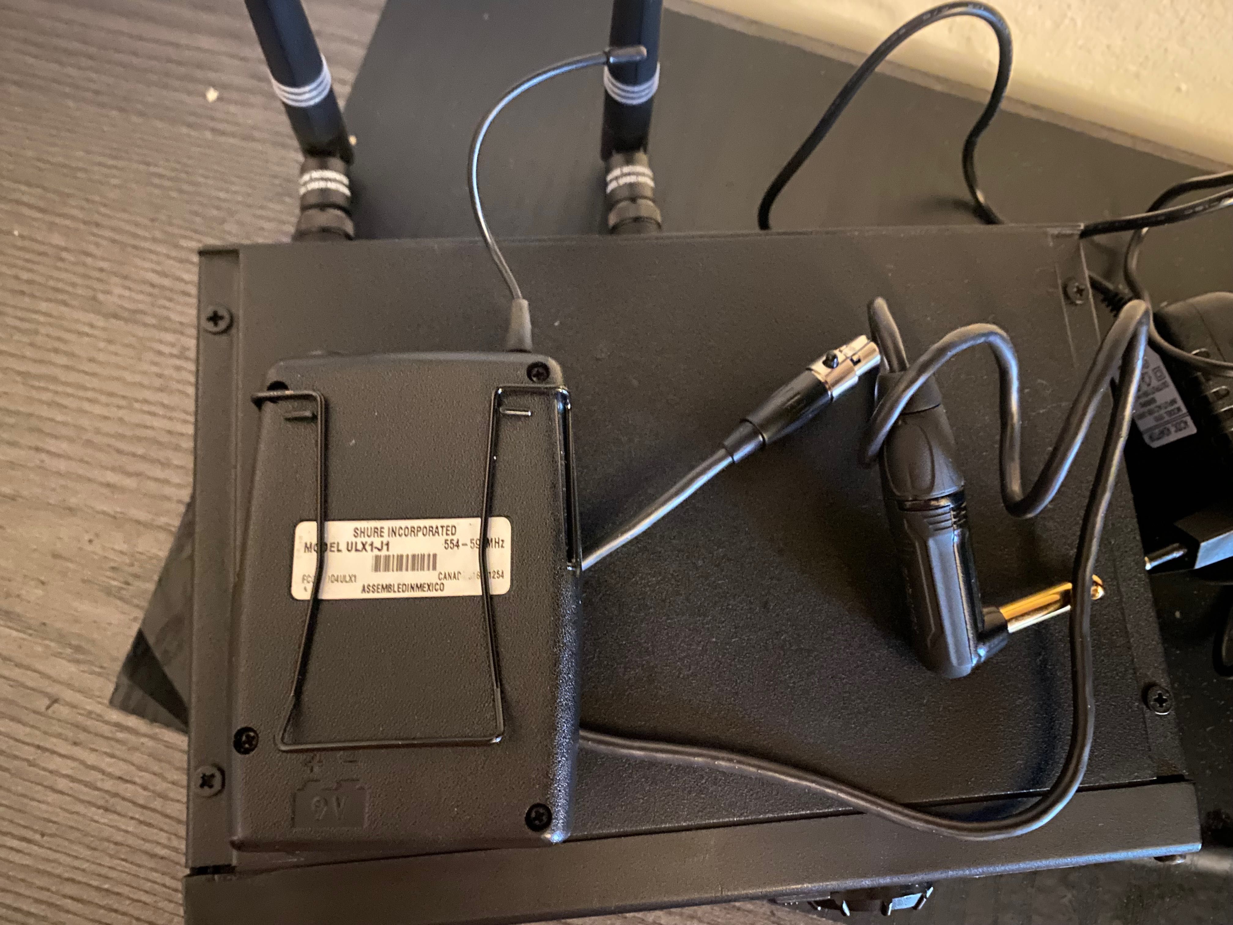 system bezprzewodowy do gitary Shure ULXP4 bodypack ULX1-J1