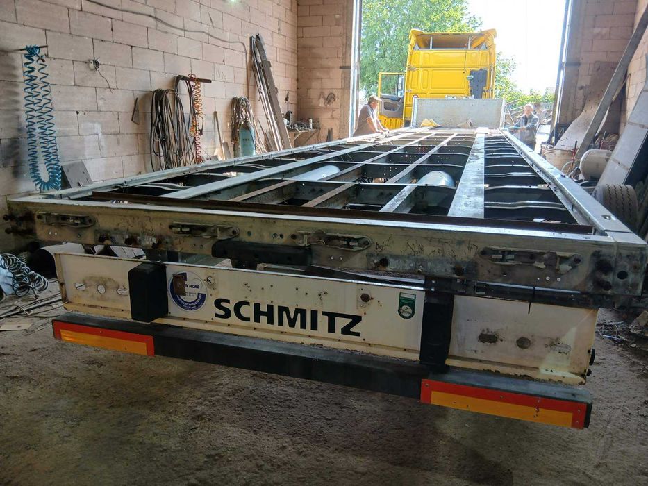 Шмітц SCHMITZ стійки частини даху двері штори причіп розбірка