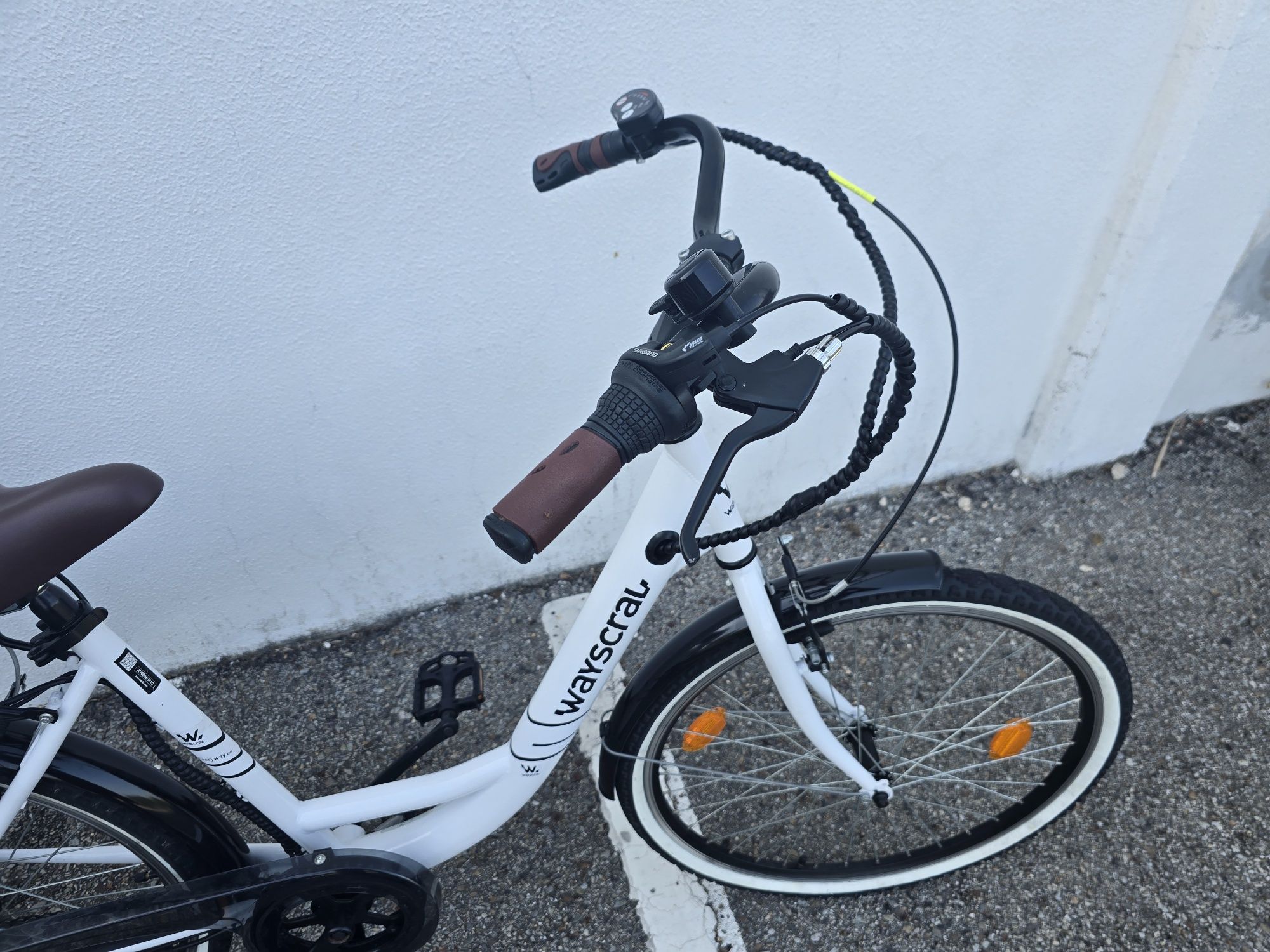 Bicicleta eletrica citadina como nova