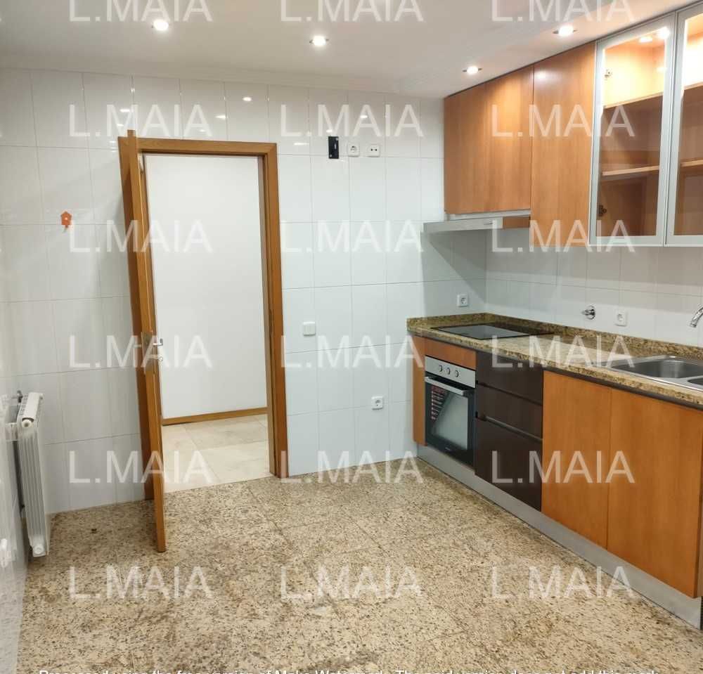 Excelente T2 - 2 suítes c/ 3WC possível permuta