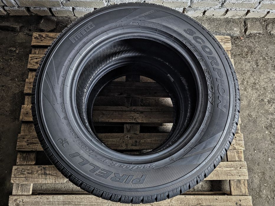 Зимова пара 235/65r17 Pirelli | 2024 | 7.5mm | GB | Преміум шини/Ідеал