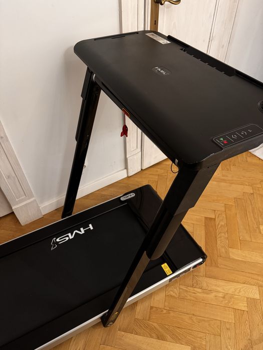 Bieżnia elektryczna z biurkiem HMS LOOP12 MULTI BLACK  używana