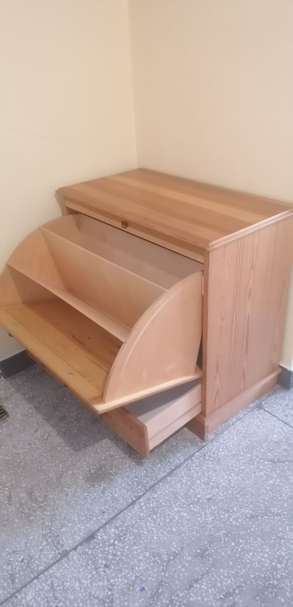 Drewniana szafka na buty z szufladą