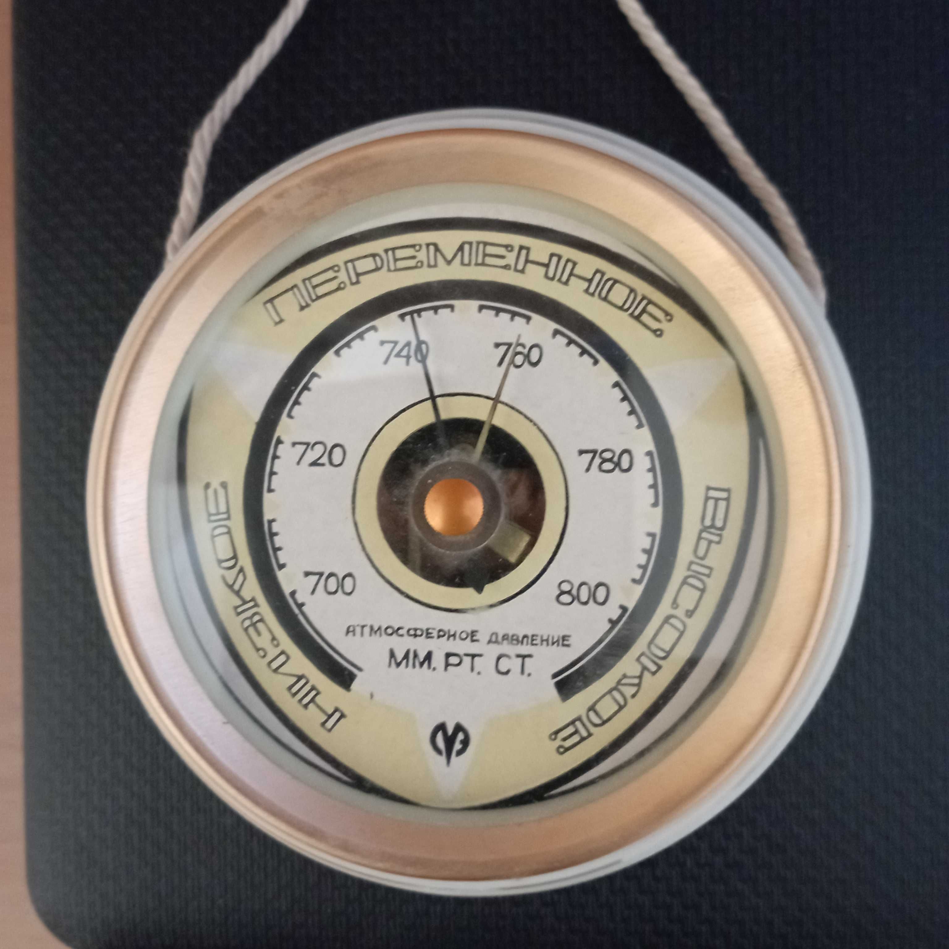 барометр бакелитовый ссср 1965 целый. не битый