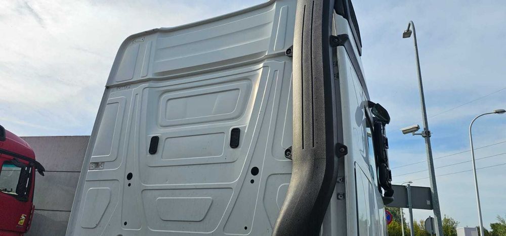 Kabina kompletna  Actros MP4