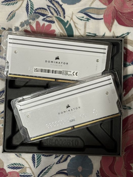 RAM Corsair DOMINATOR® Titanium RGB 64GB (2×32GB) DDR5 6400MT/s CL32