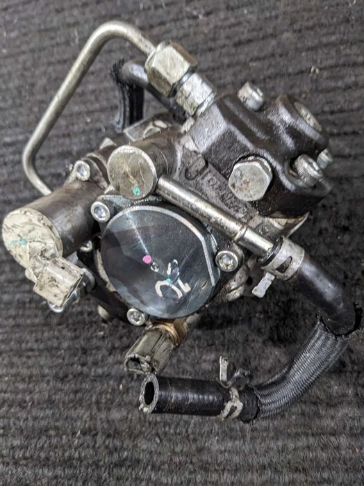 ТНВД Топливный насос Toyota Auris Avensis Verso 2.0 2.2 D4D 221000R040