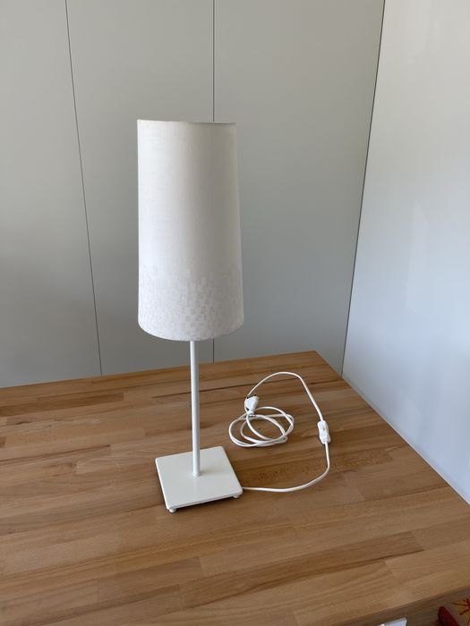 Candeeiro branco IKEA em tecido