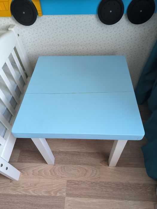Детский стол ,стул и табуретка.