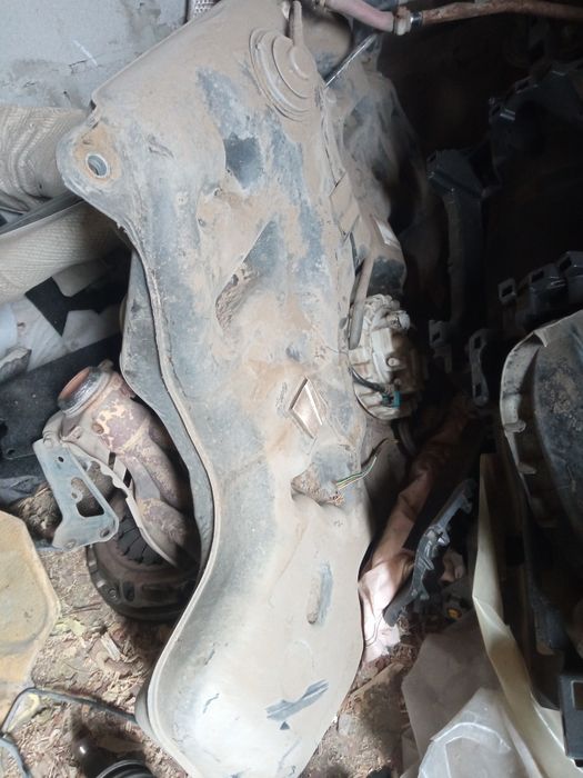 Продам бензобак Тойота корола Е 150